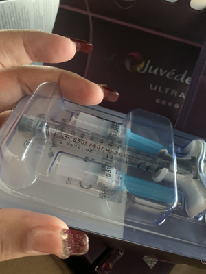 A cruz de Allergan Juvederm Ultra4 ligou o enchimento cutâneo do Ha para os malares