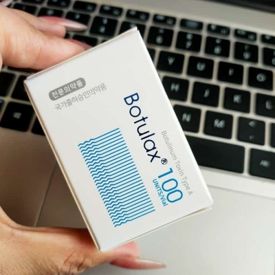 Tipo de Allergan  uma cara fina e uns ombros do anti enrugamento de Botulax do abrandamento do músculo