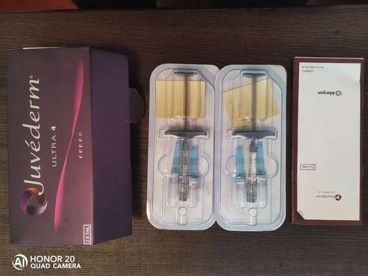 A cruz adulta de Juvederm ligou o enchimento cutâneo para linhas da testa